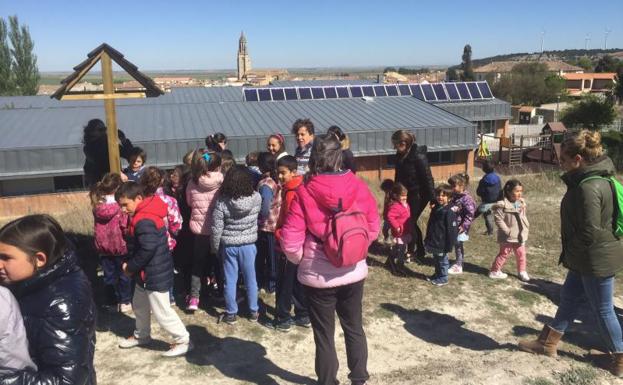 Ampudia ofrece comedor y transporte gratis a los alumnos que se trasladen a su colegio