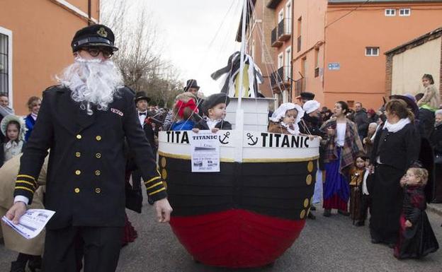 Los niños de Toro sacan a la calle sus originales disfraces en el desfile infantil