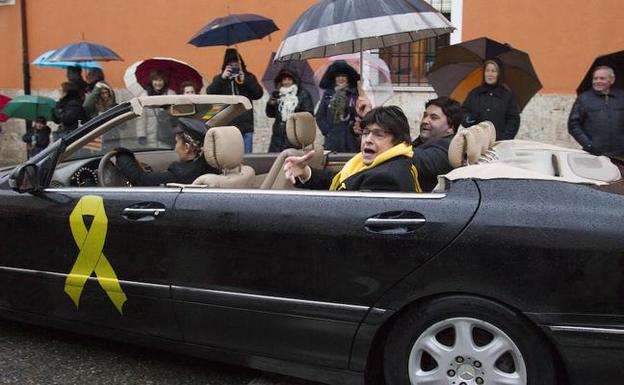 Los toresanos desafían a la lluvia y participan en un animado desfile