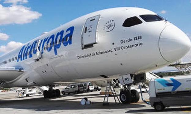 Air Europa dedica uno de sus aviones al VIII Centenario