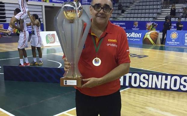 José Ignacio Hernández, maestro de ceremonias de la SuperLiga FEB Dia