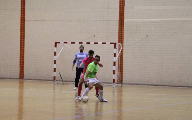 Un irreconocible Naturpellet Cuéllar cae en la cancha del O'Esteo