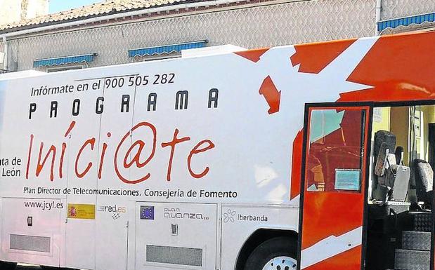 El Ciberbús ‘CyL Digital’ acogerá talleres prácticos en suvisita del 7 de marzo