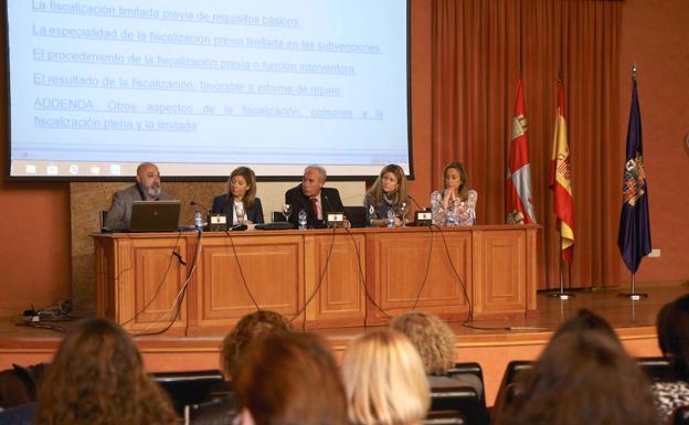 Los funcionarios de Palencia se forman en cómo gestionar ayuda