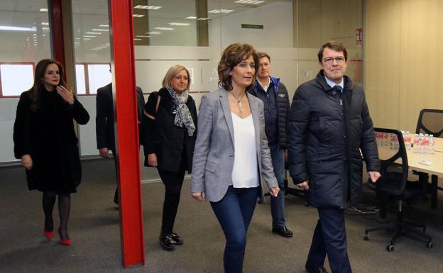 Mañueco anima a pelear para acabar con la brecha salarial