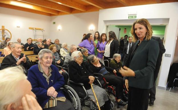 Alicia García destaca el compromiso de la Junta con la mejora de la calidad de vida de las personas mayores