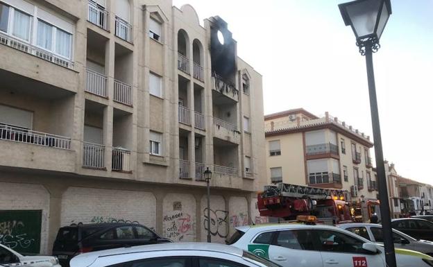 Fallece un bebé en el incendio de una vivienda en Granada