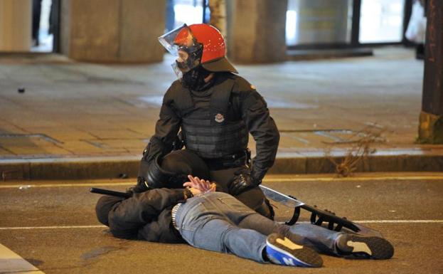 En libertad con cargos los nueve detenidos en los incidentes de Bilbao