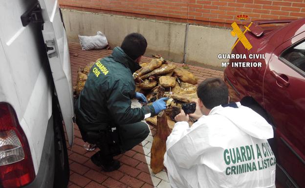 Dos detenidos por robar en una fábrica de jamones en Nava de Béjar