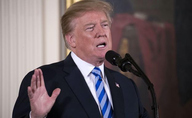 Donald Trump no disimula sus métodos para esconder su calva