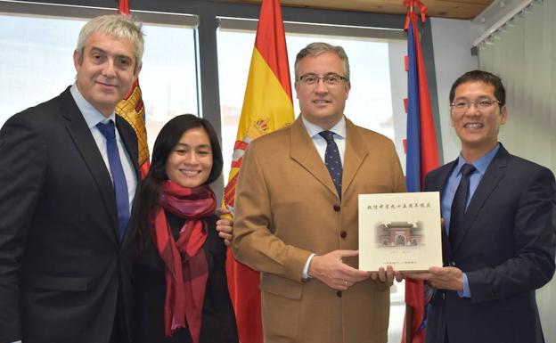 Una delegación de empresarios chinos visita el Ayuntamiento