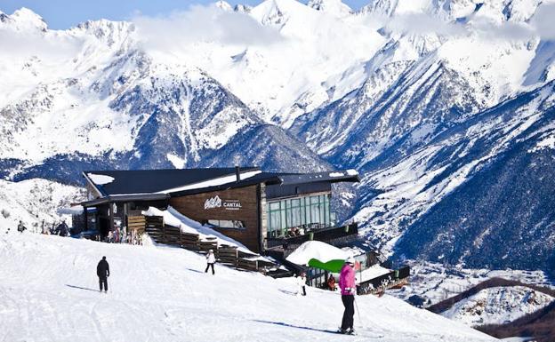 Muere un monitor de esquí en la estación de Formigal sepultado por un alud