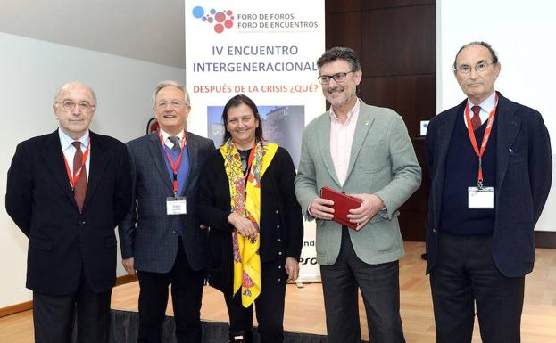 Rubalcaba, Santi Vila y Joaquín Almunia participan en un foro intergeneracional