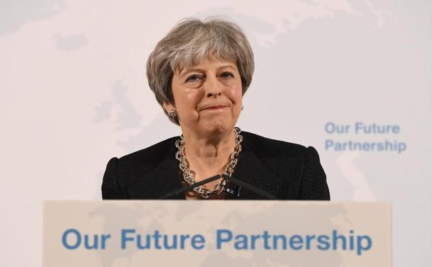 May confía en lograr el 'Brexit' más suave