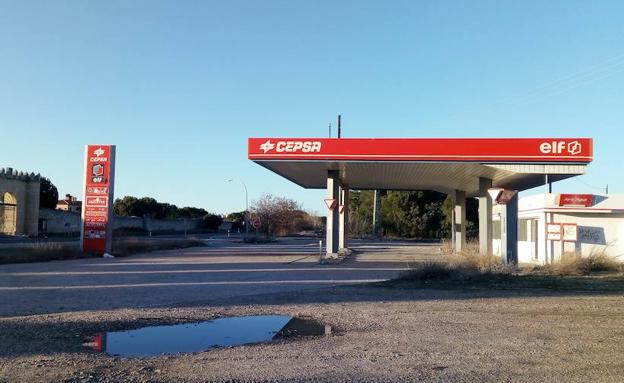 El Ayuntamiento de Laguna quiere que se garantice la seguridad de una gasolinera abandonada