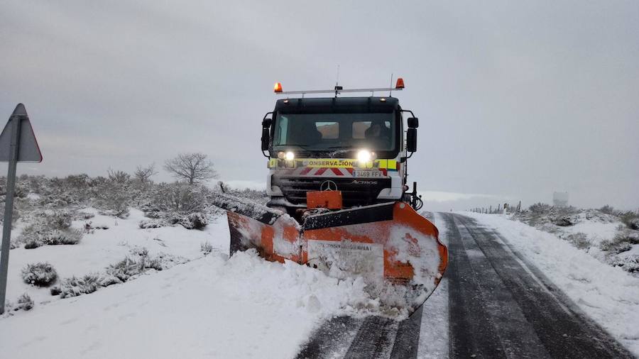 Cerca de 190 kilómetros de carreteras afectadas por la nieve en Ávila
