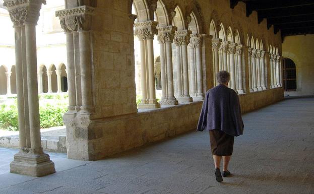 El Obispado acredita la propiedad del claustro de Santa María la Real