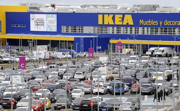 CCOO y UGT convocan una concretación en Río Shopping para que sus empleados secunden el paro del 8 de marzo