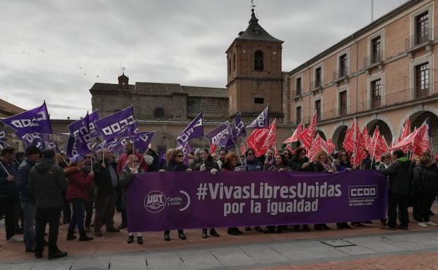 Las calles de Ávila se visten de tonalidades violeta