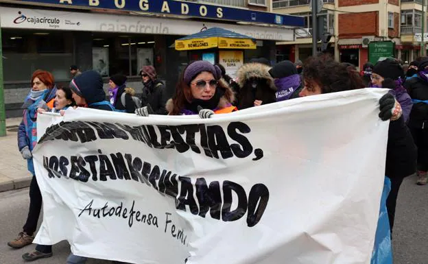 Los colectivos feministas toman las calles desde primera hora con motivo del 8-M
