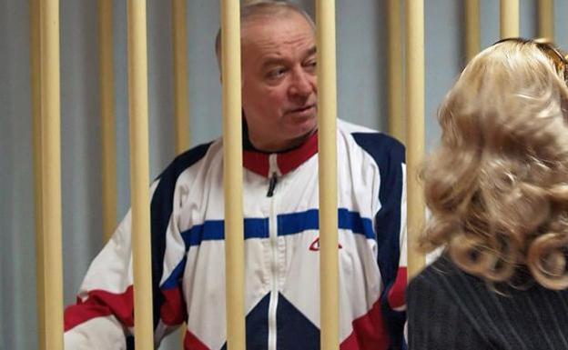 El exespía ruso Skripal pudo ser envenenado en su casa