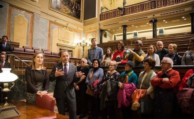 Muñopedro ocupa los escaños del Congreso por unas horas