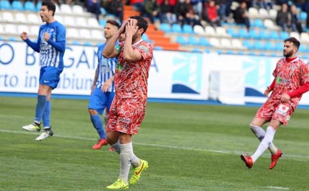 Paso atrás del CD Guijuelo en Ponferrada