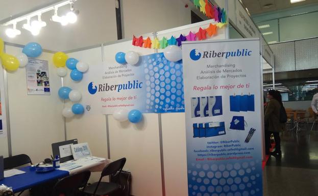 Alumnos de los IES Ribera de Castilla y Arca Real presentan en Barcelona sus empresas simuladas