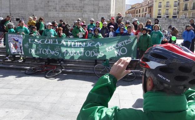 Pedaladas en defensa de una «escuela pública de calidad»