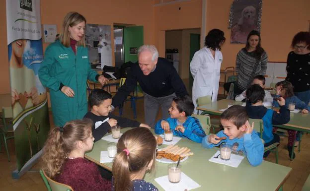 Gullón enseña a desayunar bien a los escolares de Palencia
