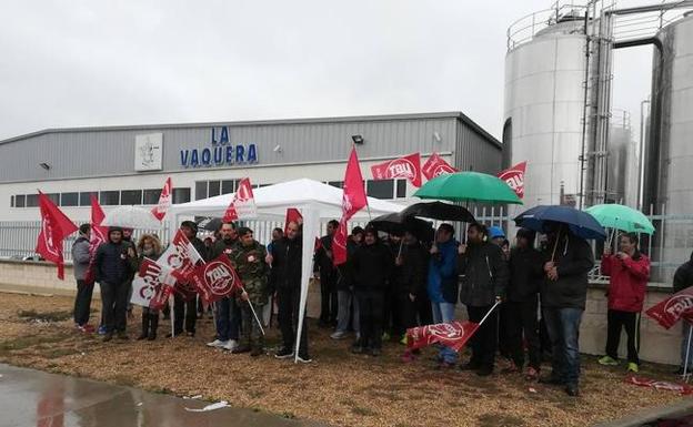 Comienzan los paros laborales en la planta de Leche Celta abulense