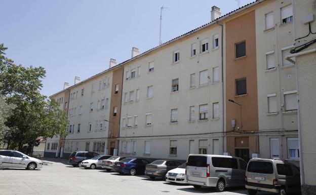 Adif saca a la venta mediante subasta siete viviendas en Palencia