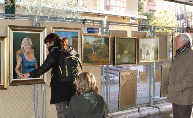 La Unión Artística Vallisoletana exhibe sus obras en la Plaza de España