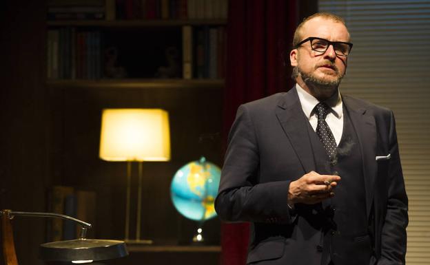 Fernando Cayo lleva al Calderón «un manual para gobernantes pero también para los ciudadanos»