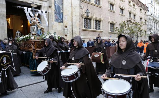 La Piedad perdona los pecados en una procesión única por su XV aniversario