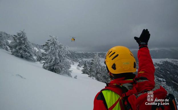 Rescatado un montañero arrastrado por un desprendimiento de nieve en el pico San Millán