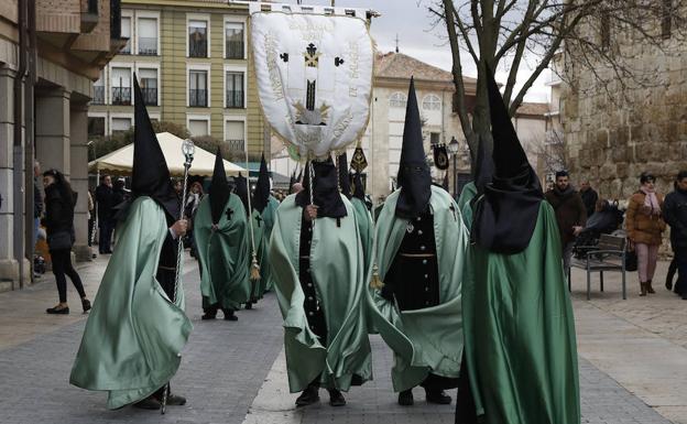 Las imágenes que deja el Domingo de Ramos en la provincia de Palencia