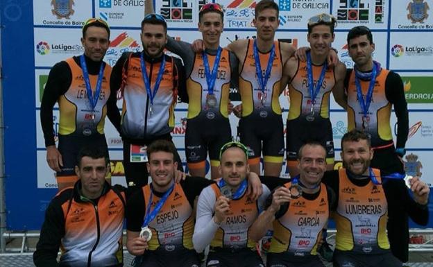 Los salmantinos Pedro Ramos e Ignacio Comillas, subcampeones de España con el Montilla-Córdoba Triatlón en Boiro