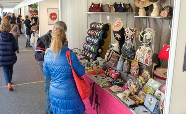 La XXVI Feria de Artesanía de Valladolid abre sus puertas hasta el día 1 de abril en la Plaza de Zorrilla