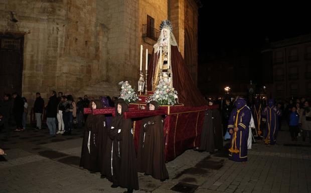 Los Ángeles dan una tregua a su nueva Señora