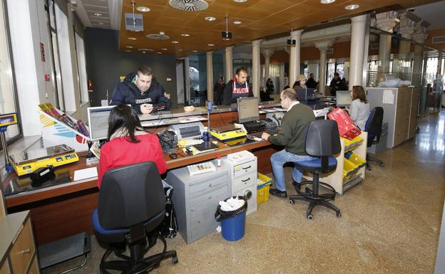 Los sindicatos convocarán movilizaciones a partir de mayo en Correos en toda la comunidad