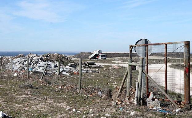 La escombrera de Cuéllar cierra sus puertas tras 17 años fuera de la ley