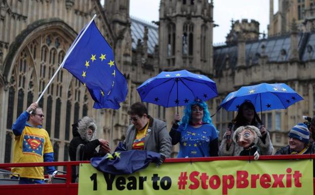 El tiempo apremia para el 'Brexit' de May