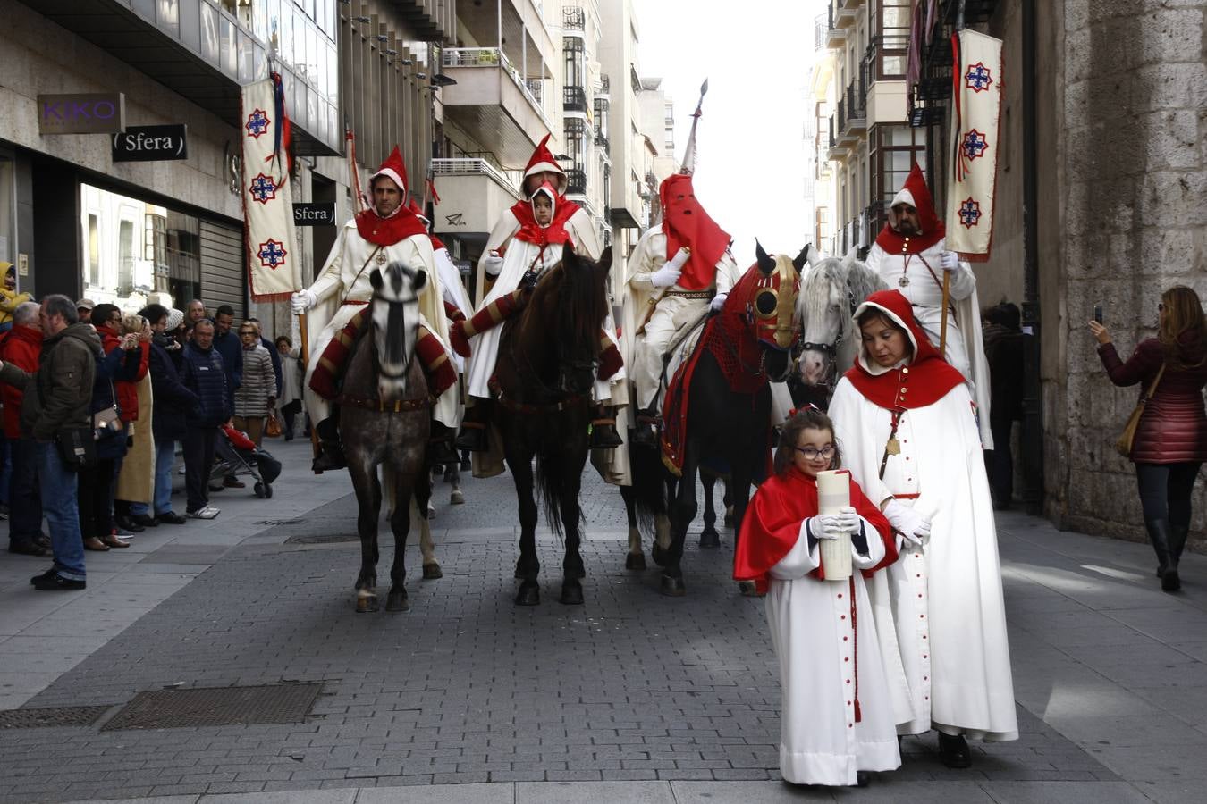 Si has estado en el Pregón o en el Sermón de las Siete Palabras, búscate en las fotos