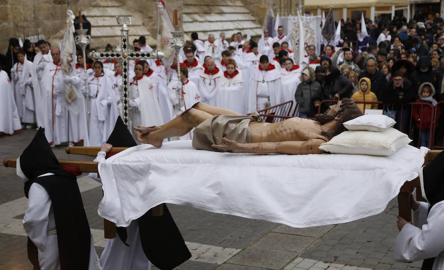 Descendimiento y procesión del Santo Entierro en la catedral de Palencia