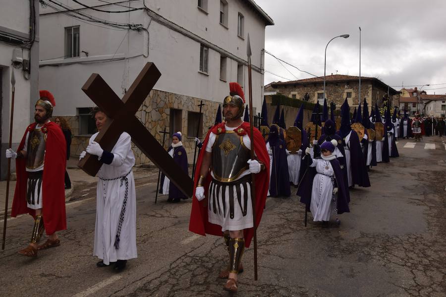 La nieve impide la procesión general de Guardo, que sí celebra el Via Crucis