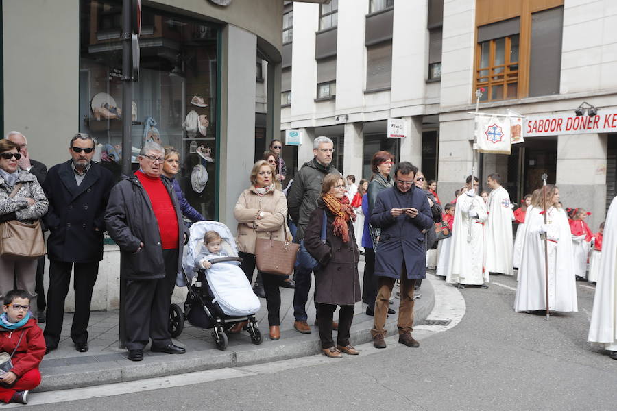Si has estado en la procesión del Encuentro, búscate entre el público