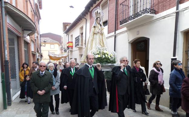 Jesús y María se encuentran en la Plaza Mayor de Carrión