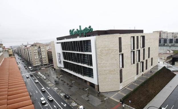 El Ayuntamiento pide un año más a la Junta para resolver el caso Corte Inglés