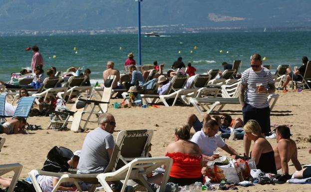 España recibe 8,3 millones de turistas hasta febrero, un 3,9% más